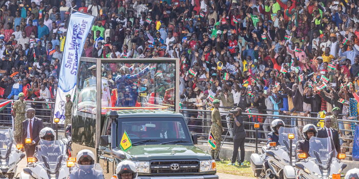 Woman Tries to Intercepts President Ruto’s Motorcade After Madaraka Day